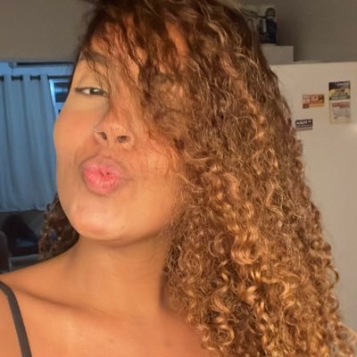 metade de mim quer voar, e a outra metade tá lá no mundo da lua 🌙✨ educação física, botafogo e umas besteiras