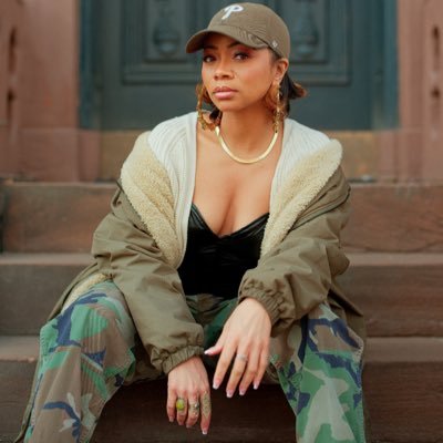 Songwriting, singing jawn (Philly). My new single “Let’s Be In Love” is available now! 👇🏾👇🏾👇🏾