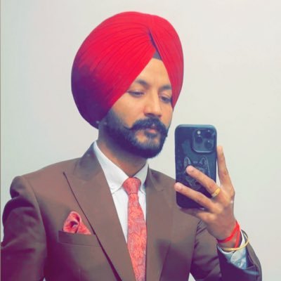 singhparam24's profile picture. 🏀 and 🚗
