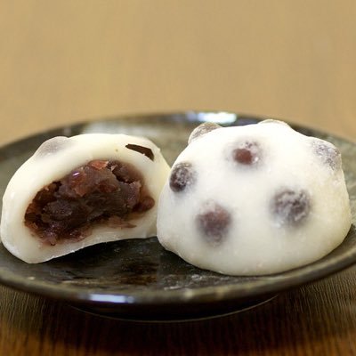 chata____chata's profile picture. 美術館出身。地方自治体の教委にもいたことある。地方自治でミュージアム業界を支えていくのはそろそろ限界問題について考えるその辺のOL。面白い夫と、大福の妖精🦖(つやつやの柿)と暮らしています。趣味:皇室ウォッチング、NJZなど