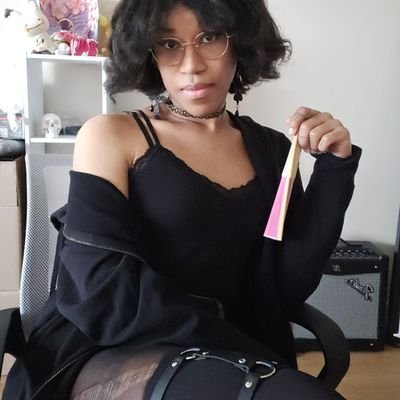 MDNI🔞 • 🏳️⚧️ • she/her • sapphic • polyamorous • blasian • occasional cosplayer • lavender/plant fan 🪴
Stream: @LavenderBunLive