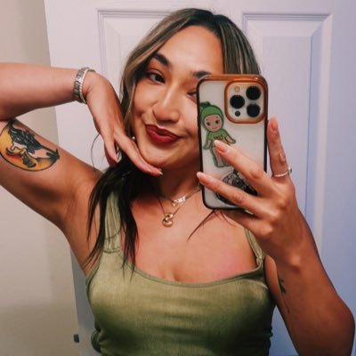 milkylush__'s profile picture. Sour. Sweet. Gone. 8️⃣8️⃣8️⃣