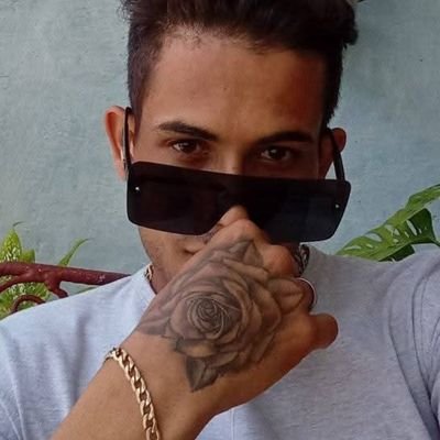 Alegre, optimista,sincero,de mente abierta y buenos sentimientos