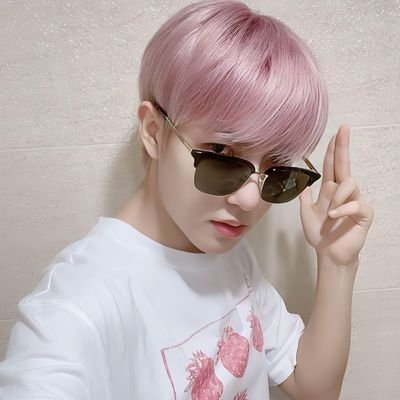 littlefoxie_'s profile picture. 