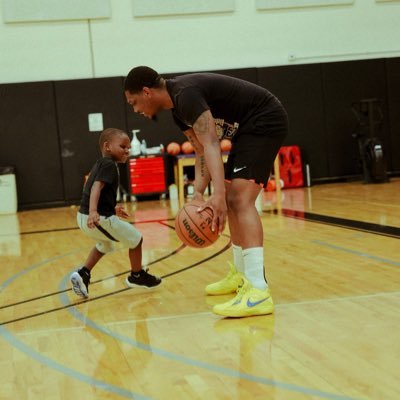God first 🙏🏾 , family second. Married to the game 🏀💍❤️ https://t.co/OCwxGur6Qz