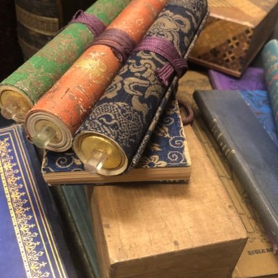 kinutabunko's profile picture. 東京世田谷区成城の古書店です。 文学書・歴史書・宗教哲学書・美術書・現代版画・浮世絵・掛軸・古典籍・古文書・書状（手紙）・武道伝書（巻物等）を扱っております。また、古書をお客様より買取いたします。 書籍や史料に関することは何でもご相談ください。