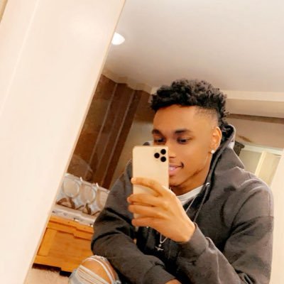 Leo 7/29 ♌️ Hooper 🏀 WEHS ‘17 🎓 Future TXSU Student 📚 Luke 1:37 🙏🏾#FlyEaglesFly #HeatNation🔥 #𝔗𝔥𝔢𝔅𝔯𝔬𝔱𝔥𝔢𝔯𝔥𝔬𝔬𝔡 😈💙 #Hookem 🤘🏾