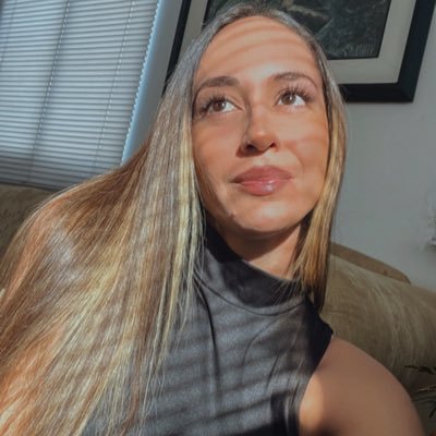 Comunicadora Social - Periodista de la UAO //
Periodista Deportiva y Fotógrafa en Vavel ⚽📸
Hablo Inglés, Portugués y Español //
Instagram ➡️ @ladanirojas92