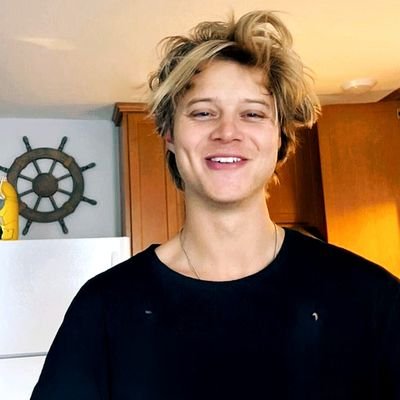 RoanX_'s profile picture. You don't know shit about me!