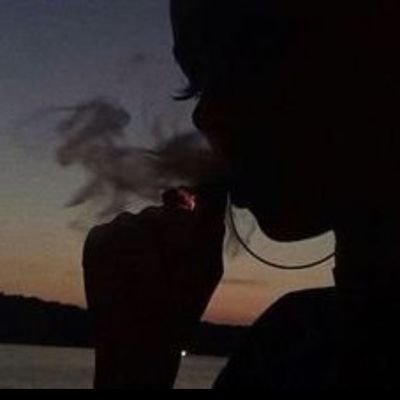 rosaswrld's profile picture. me myself and i