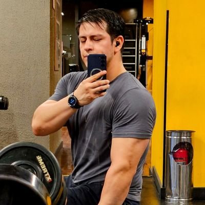 NorbertMend's profile picture. Y cuando la memoria falle, la música recordará.