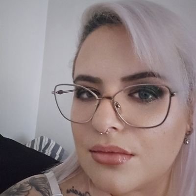 Tattoo Artist 🎨 ~ Karaoke Queen 🎤 ~ Skin Care Enthusiast 🧖🏼♀️ ~ Wife ♥️ ~ Cat Mom 🐈⬛