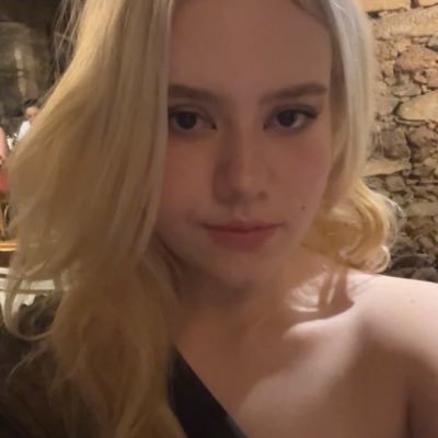 mairuzinh's profile picture. eu adoro escutar música