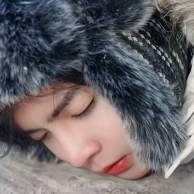 orang gila main sosmed — aktif tapi free unfoll soalnya akun ini gak jelas. Hype for JimmySea, SoobJun and TXT.
