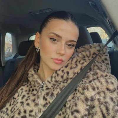 AngelaJ88376825's profile picture. #XRP 
Sharing best insights✒️.
Do good ❣️
