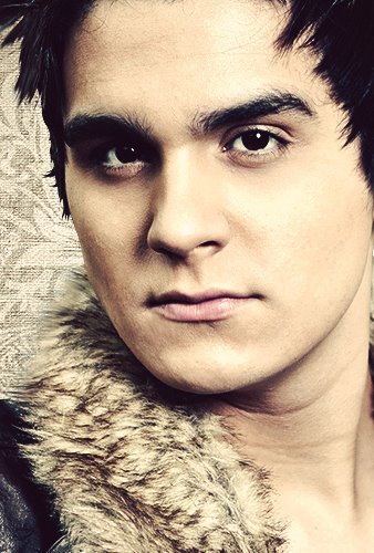 Seu olhar é o que me guia, a sua voz é o que me anima!♥ Since:09/11/10 Luan seguiu dia: 01/03/2011 :')