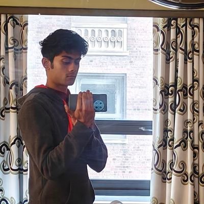 vnatherealest's profile picture. ego in charge of every move he's a star.