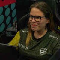 Kiara Ézsi (@kiruu6) 's Twitter Profile
