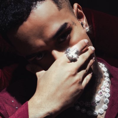 Sua primeira fonte de informações, curiosidades e entretenimento sobre @thiagoveigh no Twitter.
