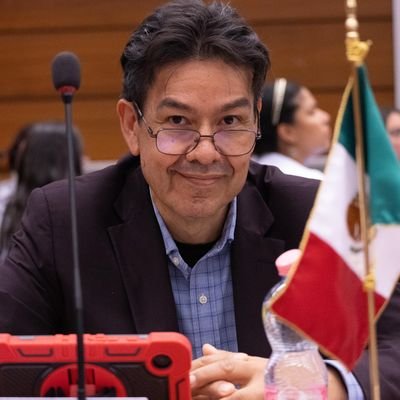 A la izquierda de la Acacia, Cinéfilo, Melómano, Librepensador, Intelectual de la superestructura.
