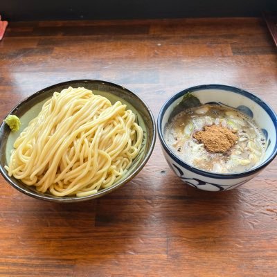 新潟をこよなく愛してます。資産0のボンビーから投資信託、ビットコイン等を勉強しリッチなジェントルマン目指してます😀2035年資産1億が目標。客とサービス側は対等。カスハラ、障がい者であることを逆手に過大、理不尽な要求に反対。愛車は政府専用機並みの世界最高水準のメンテをしています