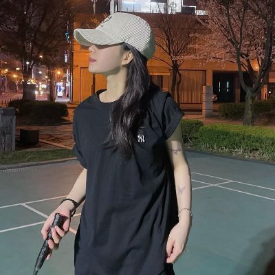 See3_ker's profile picture. Searching for new horizons, one vine at a time. ✨
Life is a garden, and I plan to explore every corner of it. 🌿