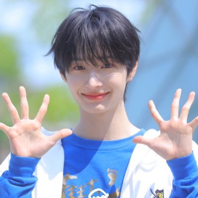 saw #CYE, #F5VE, #킥플립, #제로베이스원 — below 14 dni ₊˚⊹♡ | he / him — head flipdeobiclozeroes2u / head donghwanation