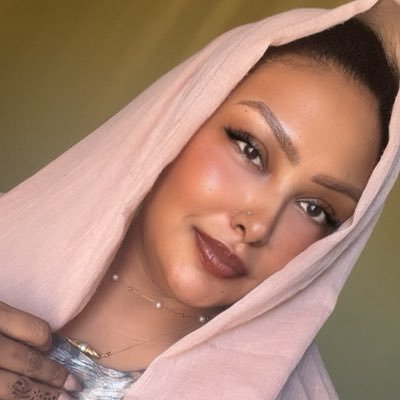 كل صباح أذكر نفسي أن أتمسك بما أستطيع كل صباح أفتش عن الأمل ..🤍
