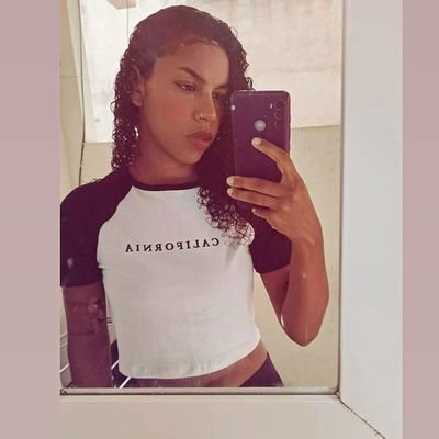 #PRETARARA #RJ
#PHVIVE #VascoDaGama✠ 
#Retiana #Capricorniana
🏳️‍🌈⃤🏳️‍🌈⃤ 
❤‍🔥❤‍🔥 A vida é uma só!!
Me garanto em ser cheirosa e engraçadinha!