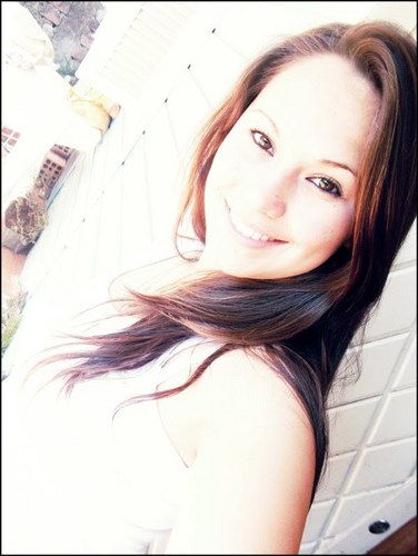 - Simpática , Alegre , sensível , e Muito apaixonada sz!
    Mulher de fé ♪
 Canceriana ' XP .  Namorando ' Fábio & Carol , EU TE AMO  !