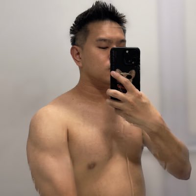 teddybeariehugs's profile picture. DM me about my alt: @teddiebearies