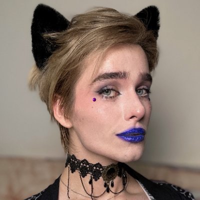 drawmefran's profile picture. Artist, makeup enthusiast, gender intrigue😈
my naughty side: @francescodraw