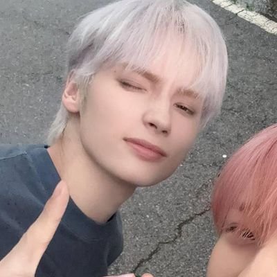 yo soi jeongin porq tenemos la misma obsesión por felix qsy