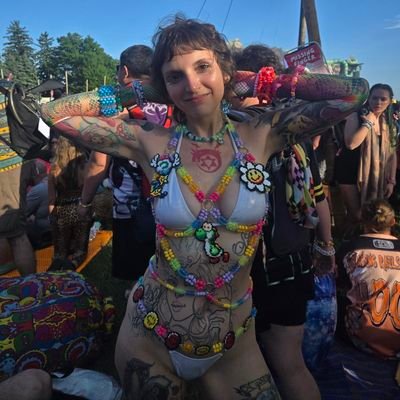 Pixel/Perler/Pony Bead Artist 💖
NSFW 18+ 🔞
Weeb Trash Cosplayer🧵
Notes App Poet. 📝