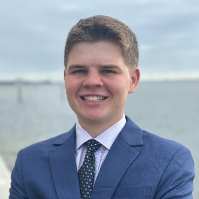 Play-by-Play @OBSNGators @SantaFeSaints. Host @SportsLabWRUF. Student at @UF. Writer for @InsideTheGators.