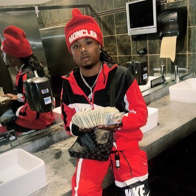 Snap•backdoe.Z5 Insta•R4R.5ive Facebook• Zykeyis Williams. R4R 🏃🏽♂️➡️💰/F•O•E“familyovereverything”