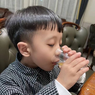 ly13785227323's profile picture. 