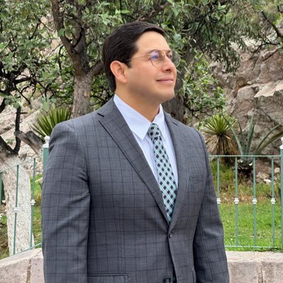Dr. en Admón. Pública. Orgulloso padre, abuelo y esposo.