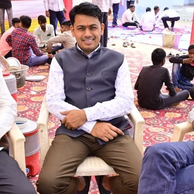 teaching at Gachhipura ।। cricket lover ।। बेरोजगारों का साथी।। https://t.co/drYfQTNi1F maths ।। M.A. Hindi ।।