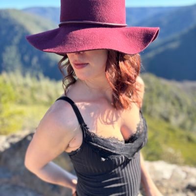 Tumbleweed Lover | National Public Girlfriend | Building a homestead in between indulgent roadtrips