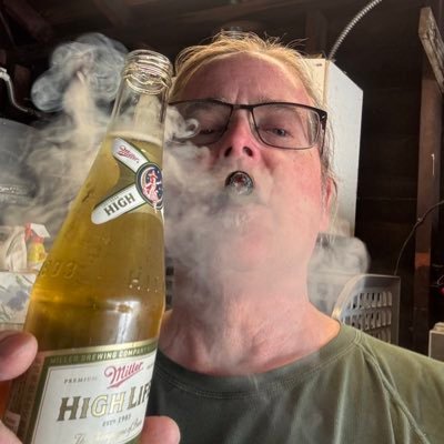 God. conservative, Bill of Rights, Constitutionalists. Pro-Life. Smaller smarter Government. Love and understanding. No DMs🚫 Block!.🇺🇸🗽🤟🏼✌🏼