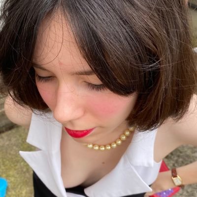 shunobijin's profile picture. アリスは日本に住み、古典詩を翻訳しています。神経衰弱、神道教徒、既婚者です。