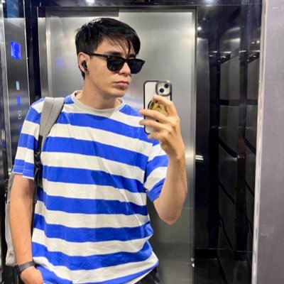 -Project Manager -Graphic & Web Designer -Founder of @Macomic_net -Podcaster in @Crimecast_ir