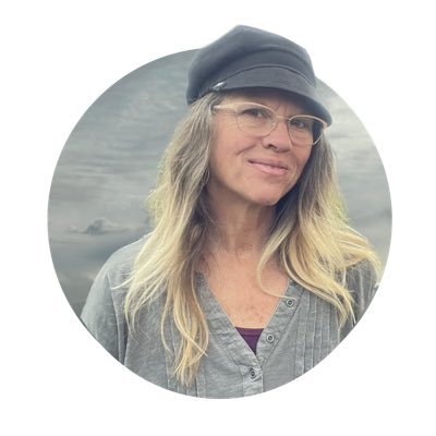 As an Integrative Health Practitioner & certified Breathworker, freedom from illness and trauma is within your reach. I'd love to work with you!