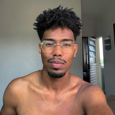 Agarifin04's profile picture. Que a sede não me faça beber no copo errado