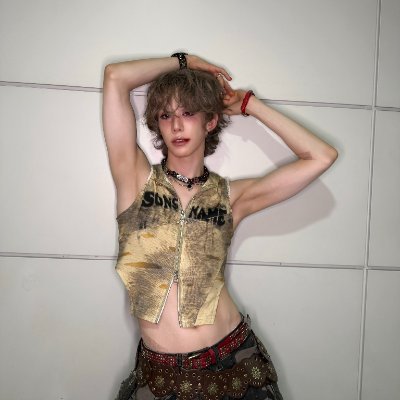 gorgeous gorgeous girls are always on the verge of a mental breakdown; she/her; multi!