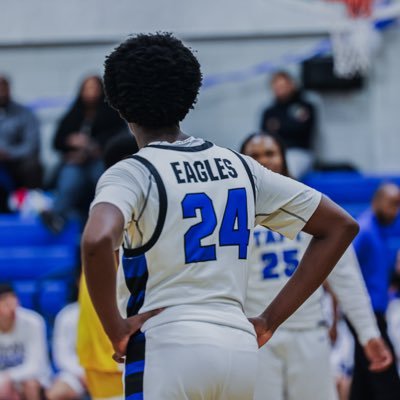 Class of 2028 / 6’4 / 3.8 GPA📚 /Taft Highschool / IL Future / email: nhestttt@gmail.com / 📞: 7733018693