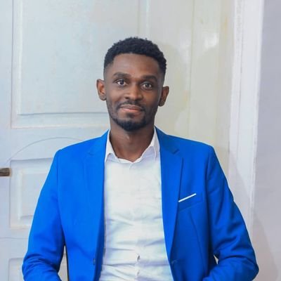 Entrepreneur, passionné par la géométrie, les échecs et par les nouvelles technologies.