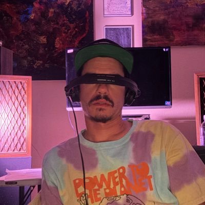 jawbthestray's profile picture. IG: jawbthestray