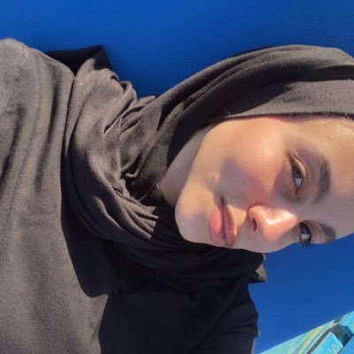 NoorEzz_'s profile picture. tea person